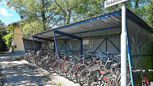 Dicht an dicht abgestellt: Ein Fahrradunterstand am Bahnhof Böhringen, so wie er aktuell aussieht. Im Zuge des neuen Radverkehrkonzeptes ...