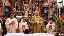Flankiert von der Ranzengarde, hielt Dekan Peter Berg den Narrengottesdienst.
