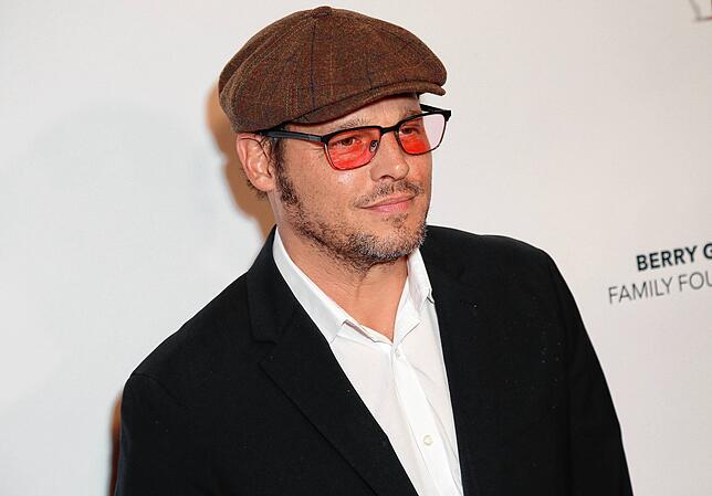 Justin Chambers gehörte bis 2019 zu den Stars der Serie „Grey‘s Anatomy“. Eine lange Ehe (27 Jahre) und viele Kinder ...