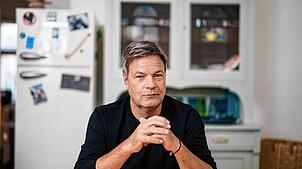 Robert Habeck war Vizekanzler und Minister für Wirtschaft und Klimaschutz im Kabinett von Kanzler Olaf Scholz (SPD). Seit der ...