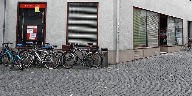 Inselgasse 18 im Mai. Hier ist der kleine Asia-Markt namens Batavia inzwischen ausgezogen.