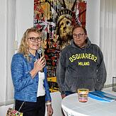 Hermine Reiter interviewt Devin Miles in der Galerie. Seine Kunstwerke waren von Oktober 2022 bis Januar 2023 ausgestellt.