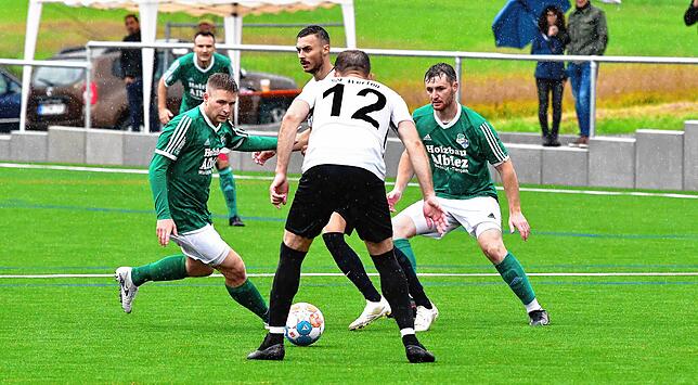 Bild 12: SV Herten bejubelt einen knappen und glücklichen Sieg bei der SG Mettingen/Krenkingen &ndash; und wir haben die Bilder!
