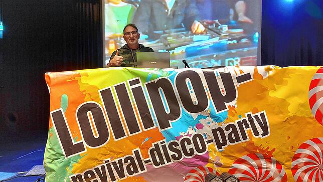 Martin Weidinger weiß, was die Besucher der Revival-Party hören wollen. Der Meckergilden-Vorsitzende ist ein ehemaliger DJ der ...