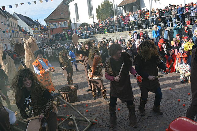 Bild 8: Bilder-Story: Rathaussturm und Narrenbaumsetzen der historischen Narrenzunft Markdorf