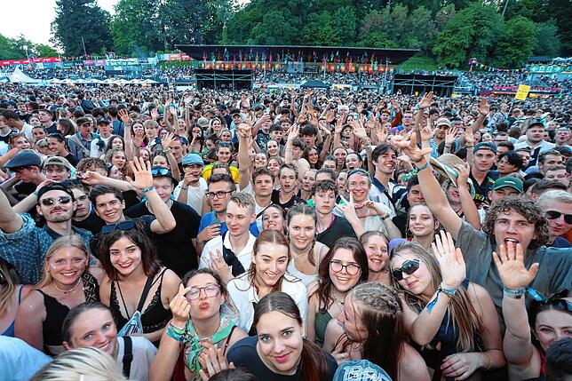 Bild 36: Im Stadion wird am zweiten Tag des Campus-Festivals nochmals aufgedreht