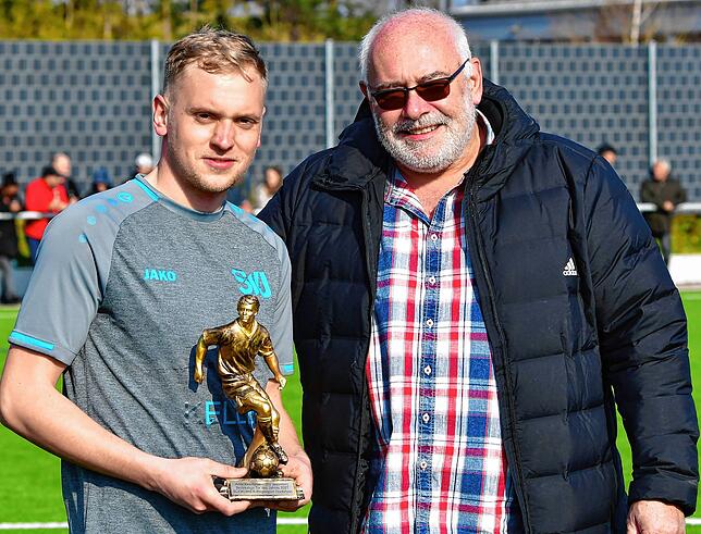 Sieger 2021: Mit einem spektakulären Treffer gegen den FC Schlüchttal entschied Artur Kirschmann vom SV Jestetten die Abstimmung im ...