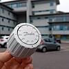 Ein Heizungsthermostat vor dem Stockacher Rathaus. Die Verwaltungsgemeinschaft will in Sachen kommunaler Wärmeplanung gemeinsame Sache ...