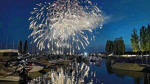Ein Höhepunkt war das See-Feuerwerk gegen 22.15 Uhr. Wer das Spektakel vom See aus erleben wollte, konnte ab 21.40 Uhr eine Rundfahrt ...
