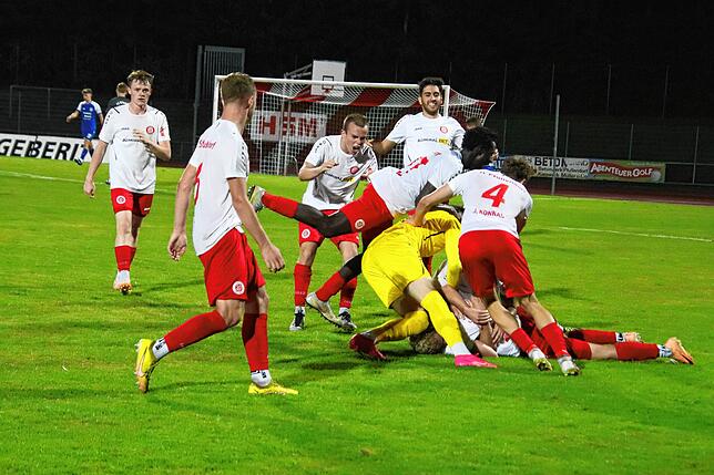 Bild 1: Irrer Pokal-Fight! Die besten Bilder vom 3:2-Sieg des SC Pfullendorf gegen den FC 03 Radolfzell
