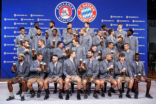 Am Ende werden sie ohnehin wieder Meister: die Mannschaft des FC Bayern bei einem Sponsorentermin.