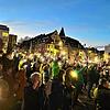 Handylampen und Kerzen leuchten: Hunderte Menschen aus allen Bereichen der Gesellschaft setzen mit dem Lichtermeer am Riettor am ...