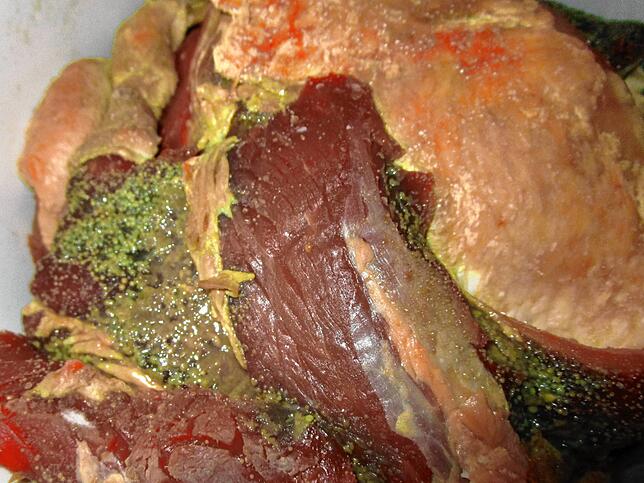 Aus dem Archiv des Veterinäramtes: Manchmal finden die Lebensmittelüberwacher auch rohes Fleisch, das bereits mit grünen ...
