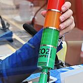 CO2-Ampeln wie diese sollen anzeigen, wann es Zeit zum Lüften ist.