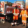 Teamleiter Caba Mircea (Bildmitte) richtet mit seiner Truppe die Baustelle zu den Sanierungsarbeiten auf der B27 ein. Mit dabei Joao ...