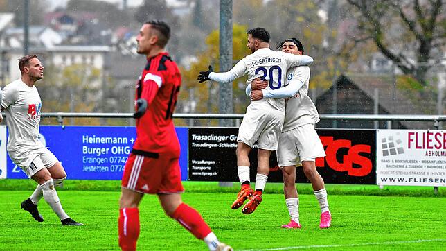 Verrücktes Derby: Drei Mal bejubelte der FC Erzingen vor der Pause einen Führungstreffer durch Sandro D&lsquo;Accurso (Nr. 30). Noch ...