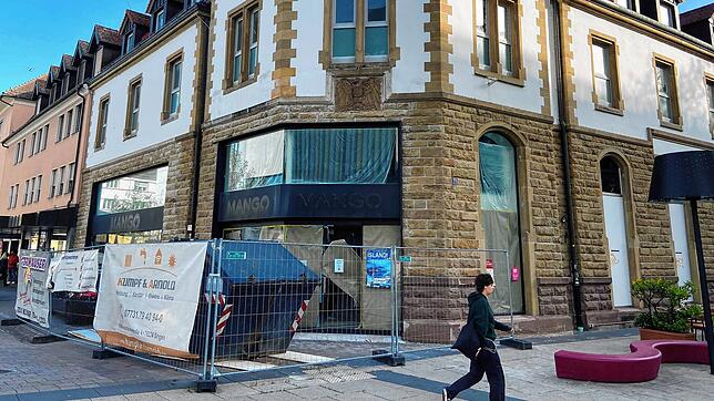 Wer zieht in die ehemaligen Räume von Mango in der Innenstadt ein? Eine erste konkrete Spur führt zu einem Moderiesen, der in Singen ...