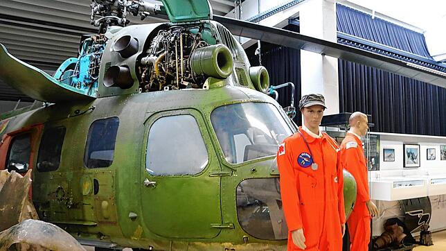 Dieser russische Hubschrauber, der in der ehemaligen DDR als Kampfhubschrauber und später von der Bundeswehr als Rettungshubschrauber im ...