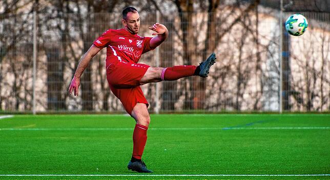 Nervenstark: Niko Bischoff traf für die Spvgg. Wutöschingen vom Elfmeterpunkt beim 4:1-Sieg gegen den SV Rheintal.