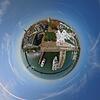 Auch der Hafen wirkt als 360-Grad-Panorama-Bild.
