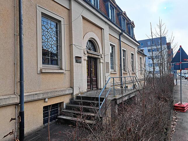 Hier war einmal der Haupteingang ins das Offizierskasino an der Ecke Richthofen- und Kirnacher Straße.