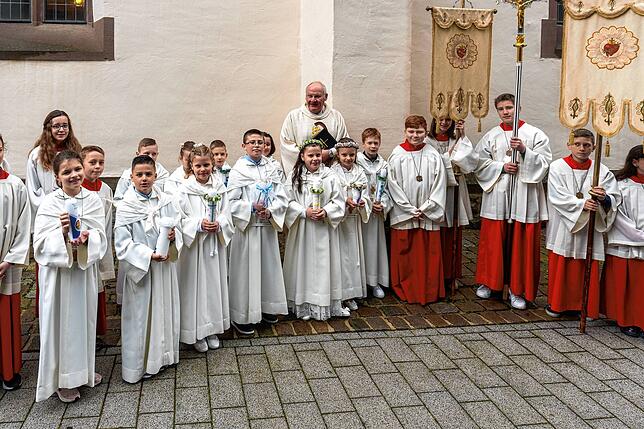 Ihre Erstkommunion haben in Geisingen elf Kinder empfangen: Angelina Schneidwind, Lukas Herfort, Jozo Greif, Lena Weiner, Grazia ...