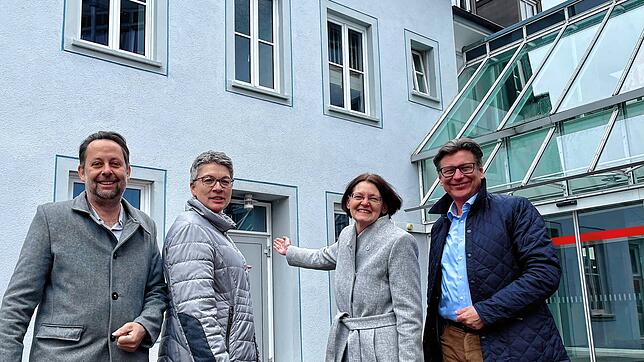 Im Herzen von Gottmadingen soll im alten Gebäude der Sparkasse das neue, barrierefreie Medizinische Versorgungszentrum mit 15 Räumen auf ...