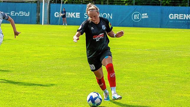 Tabea Griß am Ball.