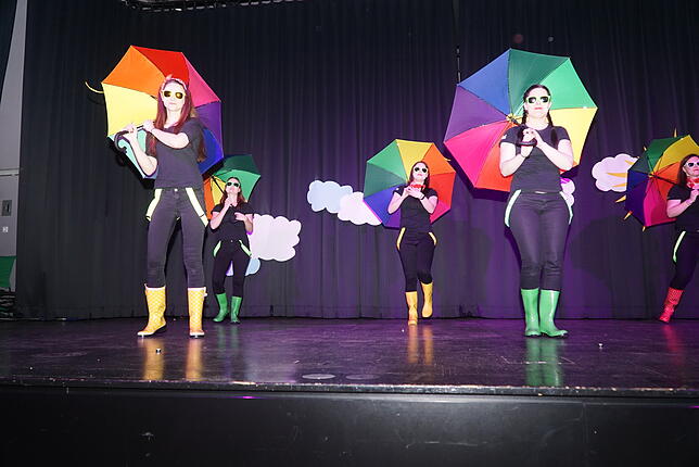 Bild 5: Bilder von 150 Akteure der fünf Öschzünfte begeistern mit einem fetzigen Programm