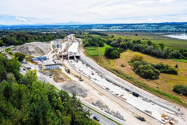 Der B33-Tunnel von oben: Das Bauwerk soll die Reichenau Waldsiedlung vor Verkehrslärm schützen.