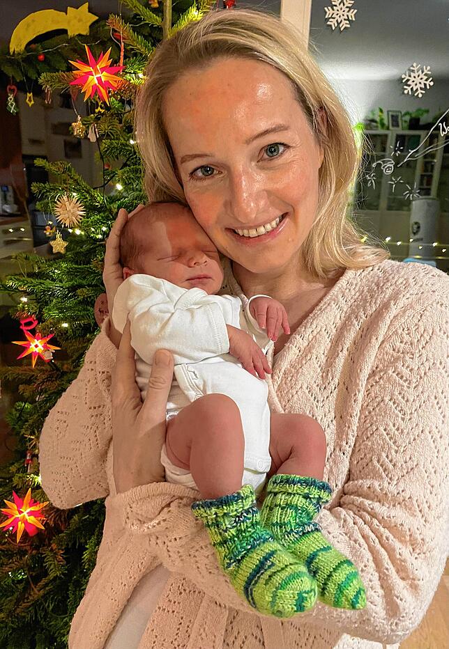 Am ersten Weihnachtsfeiertag waren Cornelia Handschuh und ihr Sohn bereits zu Hause: Wilhelm Alexander Handschuh kam an Heiligabend im ...