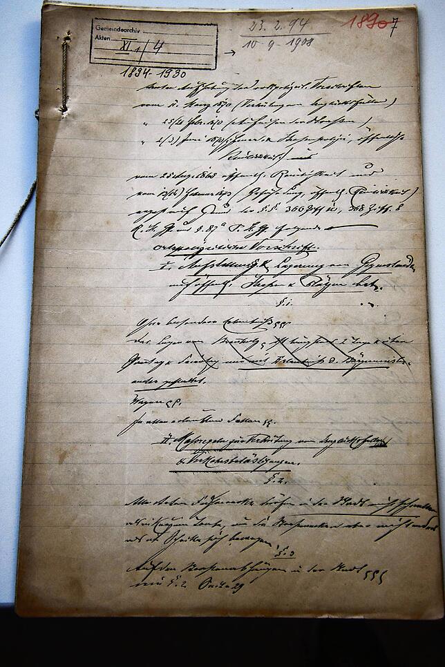 In dieser Akte wurden von 1894 bis 1930 Beschwerden gegen Lärmbelästigungen durch Kutscher gesammelt.