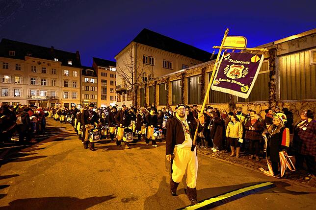 Bild 20: Fasnacht 2025 in Konstanz: So erlebt der Stephansplatz das flammende Spektakel