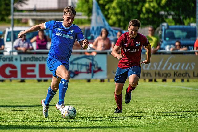 Bild 13: FC Weizen legt im Abstiegsspiel zur Kreisliga B ein 3:0 gegen FC Huttingen vor &ndash; wir haben Bilder!
