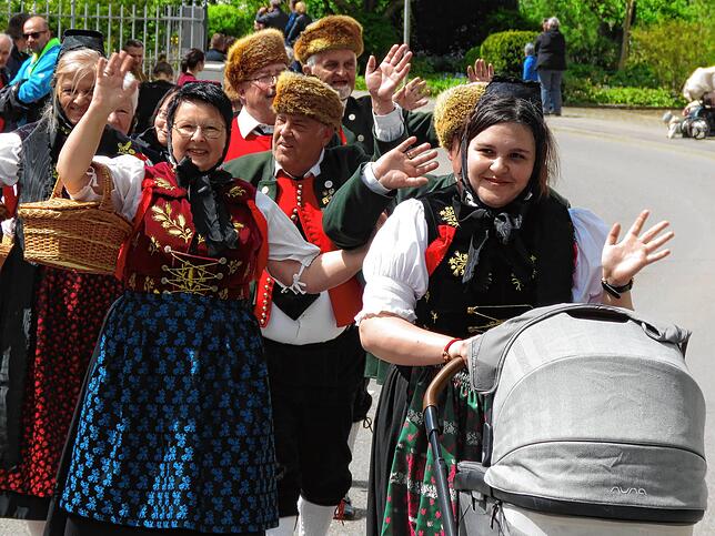 Bild 12: Festzumzug als Höhepunkt des viertägigen Jubiläumsfestes der Harmonie Gutmadingen