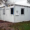 In diese Container in Bannholz sollen Obdachlose einziehen. Die Gemeinde Weilheim kauft die bislang gemieteten Container und führt an ...