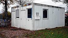 In diese Container in Bannholz sollen Obdachlose einziehen. Die Gemeinde Weilheim kauft die bislang gemieteten Container und führt an ...