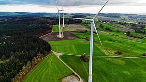 Zwischen Heiligenberg und Pfullendorf stehen (oberhalb von Straß, beziehungsweise Hattenweiler) drei Windkraftanlagen. Im Entwurf für ...