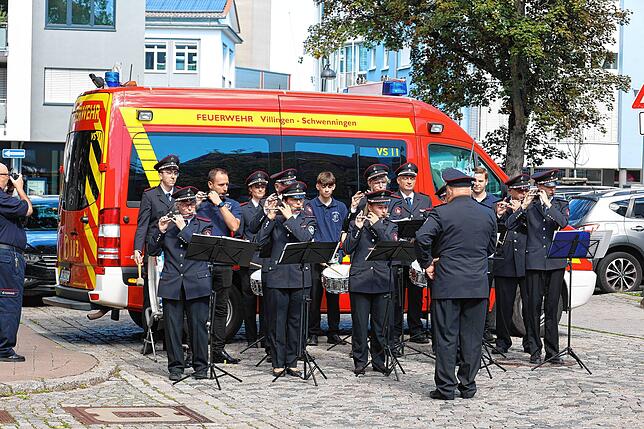 Bild 5: Die Feuerwehr Villingen demonstriert ihr Können bei der Hauptprobe