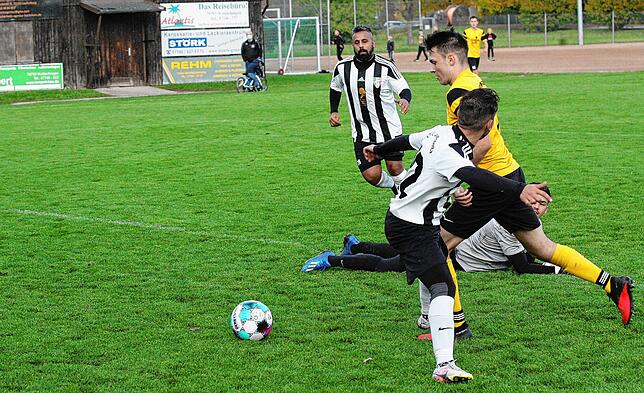 Bild 4: VfR Horheim-Schwerzen feiert gegen C.S.I. JR Laufenburg einen klaren 6:1-Erfolg &ndash; und wir haben die Bilder!