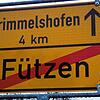 Es steht noch, weist aber Beschädigungen auf: Doch am 12. November wurde versucht, das Ortsschild von Fützen am Ortsausgang in Richtung ...