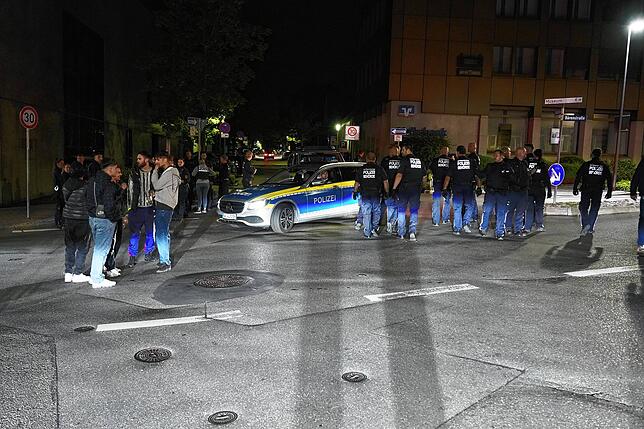 Während der langen Kulturnacht im Jahr 2023 wurden Ordnungskräfte von Gruppen junger Männer angegriffen. Diese Aufnahme zeigt eine ...