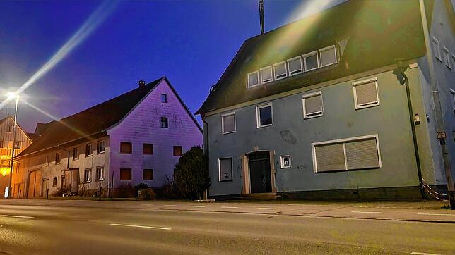 In der Meersburger Straße in Friedrichshafen-Fischbach ist es am späten Weihnachtsabend 2021 zu einer Gruppenschlägerei gekommen. Zwei ...