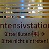 Die Lage auf den Intensivstationen des Gesundheitsverbundes Landkreis Konstanz bleibt weiter angespannt. Auch in Singen arbeiten Pfleger ...