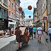 Die Konstanzer Innenstadt ist auch unter der Woche nicht gerade leer: Reges Treiben in der Kanzleistraße an einem Montag im Juli 2021.