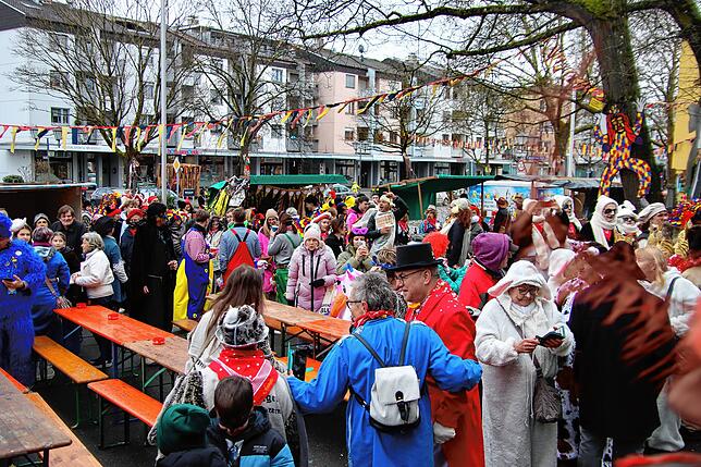 Bild 30: Fasnacht in Rielasingen: Schmotziger Fasnachtstag in bunten Bildern erleben
