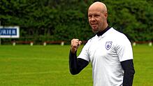 Daniel Schmid, Trainer des SC Markdorf, ballt die Faust, nachdem sein Team den SC Pfullendorf II 4:0 besiegt hatte.