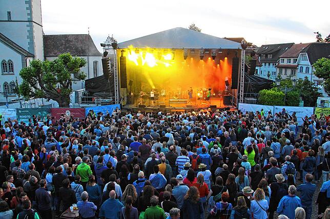 Bild 14: LaBrassBanda begeistern beim Markdorf Open Air – hier gibt‘s alle Bilder! (Teil 3)