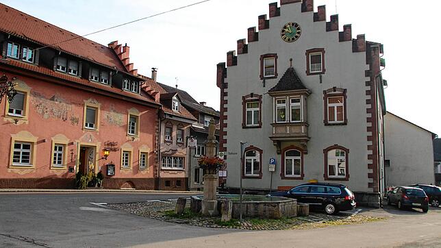 Der erste Entwurf der Planer sieht vor, den Bereich um den Brunnen mit Natursteinen zu pflastern.