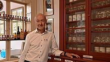 Apotheker Josef Fuchs schließt seine Stadt-Apotheke auf Ende Juni.
